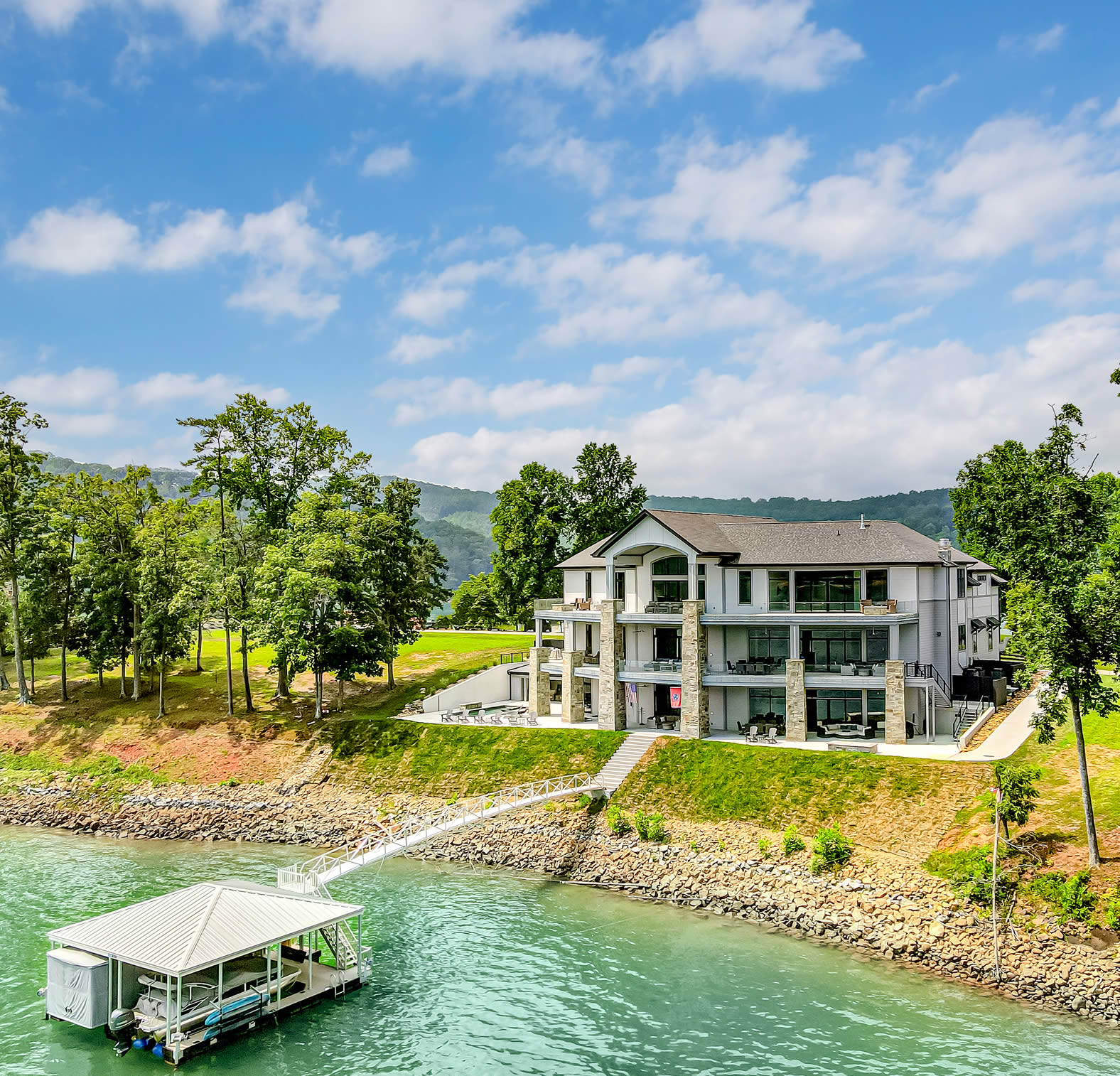 Luxury Lake House for sale on Norris Lake